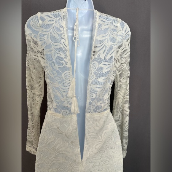 Elegant Lace Long Sleeve Dress in Cream (907) - Picture 10 of 15